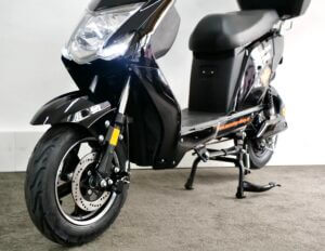 Elektro Roller Nova M3 schwarz Federung