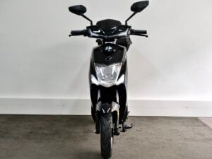 Elektro Roller Nova M3 schwarz vorne