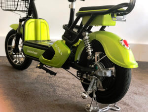 E-Scooter Sunra grün hinten