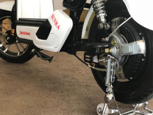E-Scooter Sunra weiss hinteres Rad