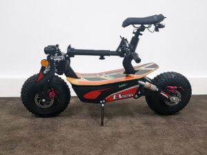 Elektro-Roller Nitro Monster zusammengeklappt