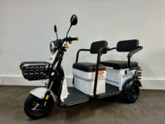 Elektro-Dreirad Tandem GULL weiß für zwei Personen