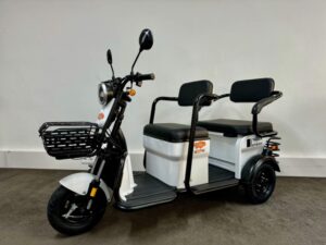 Elektro-Dreirad Tandem GULL weiß für zwei Personen