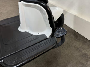 Elektro-Dreirad Tandem GULL weiß Fußbremse