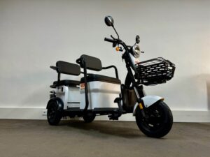 Elektro-Dreirad Tandem GULL weiß vorne
