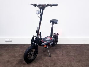 Elektrischer Roller Nitro Roadster